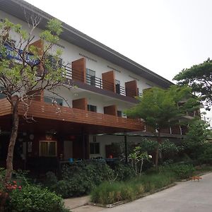 Отель Baansakulpetch Sung Noen Exterior photo